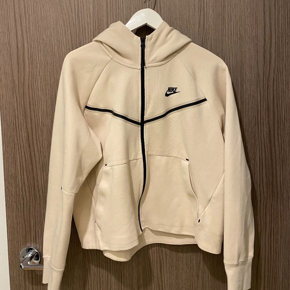 Nike Sportswear Tech Fleece Windrunner Women's Full-Zip Hoodie - Picture 2 of 9